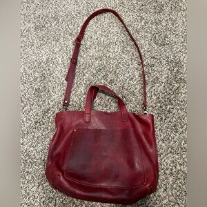 Portland Leather Medium Tote 🦄 color Sangria